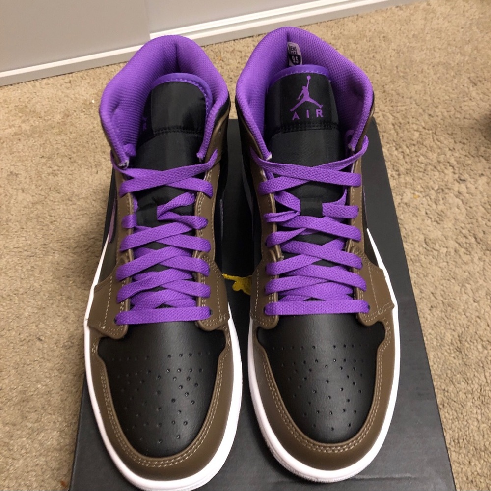 NEW W/ BOX Jordan 1 Mid Palomino Size 9.5